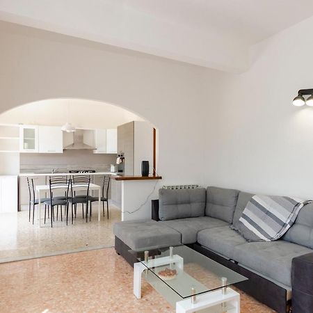 Joivy Family Flat With 3 Balconies, 10 Min To Beach Монеглия Екстериор снимка
